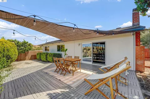 Exterior - 2547 Silvercrest Ct, Pinole, CA 94564 photo 7 of 13