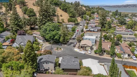 View/Area - 10 Green St, Martinez, CA 94553 photo 3 of 5
