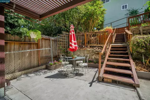 Exterior - 10 Green St, Martinez, CA 94553 photo 4 of 9