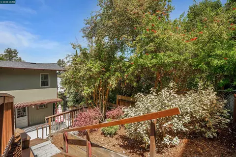 Exterior - 10 Green St, Martinez, CA 94553 photo 7 of 9