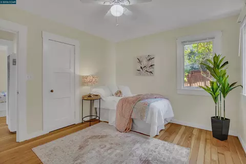 Bedroom - 10 Green St, Martinez, CA 94553 photo 4 of 4