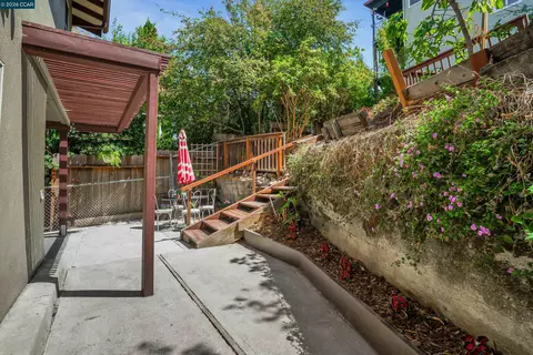 Exterior - 10 Green St, Martinez, CA 94553 photo 5 of 9