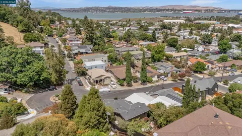 View/Area - 10 Green St, Martinez, CA 94553 photo 4 of 5