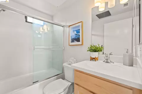 Bath - 1780 12th St, Oakland, CA 94607 photo 3 of 3