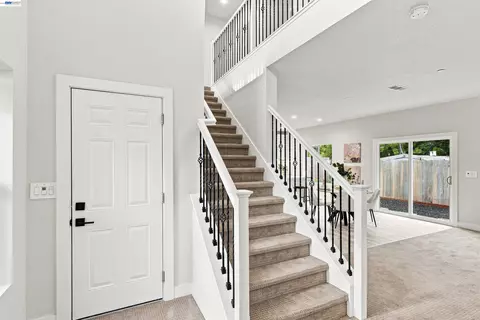 Entry Way - 2722 Cowell Rd, Concord, CA 94518 photo 3 of 7
