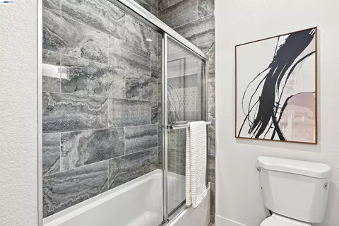 Bath - 2722 Cowell Rd, Concord, CA 94518 photo 4 of 6