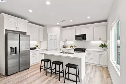 Kitchen - 2722 Cowell Rd, Concord, CA 94518 photo 1 of 3