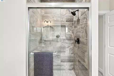 Bath - 2722 Cowell Rd, Concord, CA 94518 photo 6 of 6