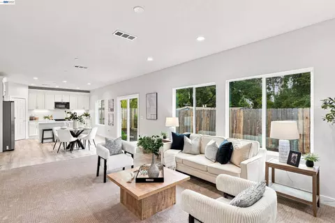 Living - 2722 Cowell Rd, Concord, CA 94518 photo 3 of 3
