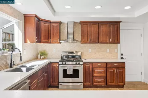 Kitchen - 4475 Barberry, Concord, CA 94521 photo 7 of 8