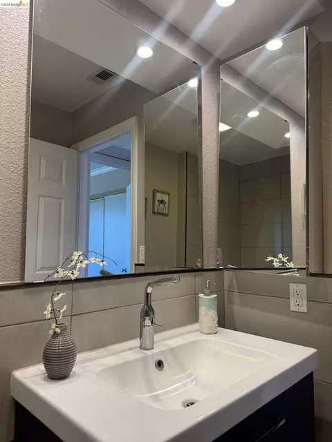 Bath - 3623 Wells Rd, Oakley, CA 94561 photo 6 of 7