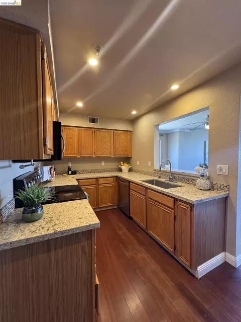 Kitchen - 3623 Wells Rd, Oakley, CA 94561 photo 3 of 8