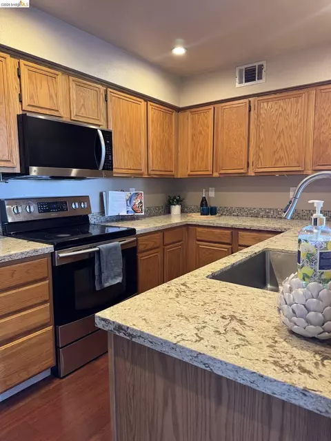 Kitchen - 3623 Wells Rd, Oakley, CA 94561 photo 8 of 8