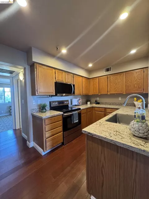 Kitchen - 3623 Wells Rd, Oakley, CA 94561 photo 4 of 8