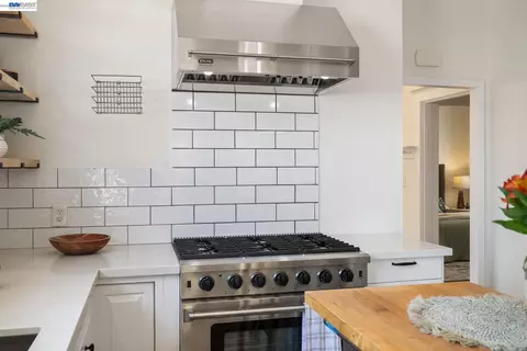 Kitchen - 3257 Central Ave, Alameda, CA 94501 photo 4 of 6