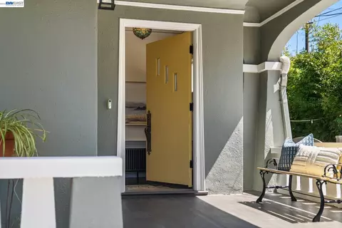Entry Way - 3257 Central Ave, Alameda, CA 94501 photo 1 of 2
