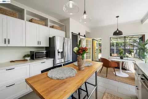 Kitchen - 3257 Central Ave, Alameda, CA 94501 photo 3 of 6