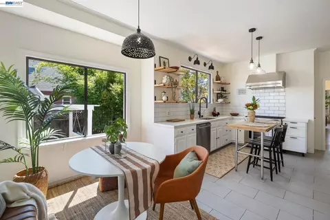 Kitchen - 3257 Central Ave, Alameda, CA 94501 photo 5 of 6