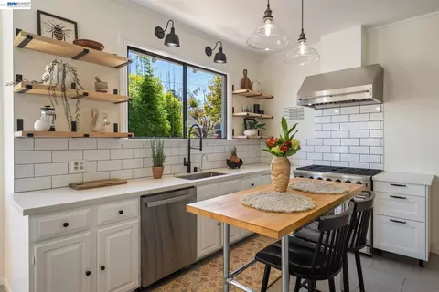 Kitchen - 3257 Central Ave, Alameda, CA 94501 photo 1 of 6