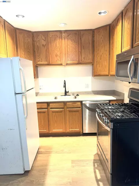 582 E H St, Benicia, CA 94510 photo 4