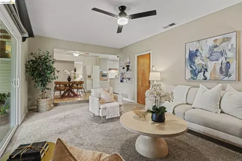 Living - 4847 Beckham Ct, Concord, CA 94521 photo 2 of 4