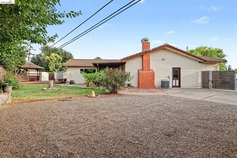 Exterior - 4847 Beckham Ct, Concord, CA 94521 photo 6 of 7