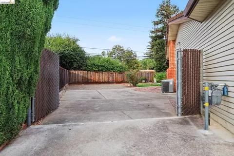 Exterior - 4847 Beckham Ct, Concord, CA 94521 photo 7 of 7
