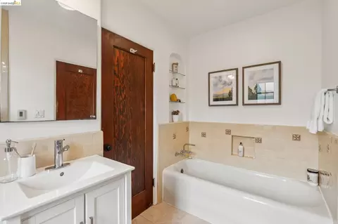 Bath - 54 Colorado Ave, Berkeley, CA 94707 photo 1 of 3