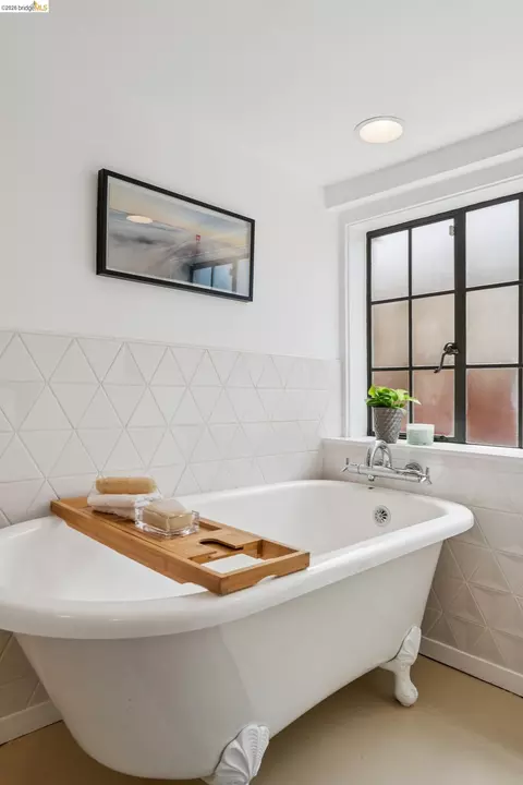 Bath - 54 Colorado Ave, Berkeley, CA 94707 photo 3 of 3