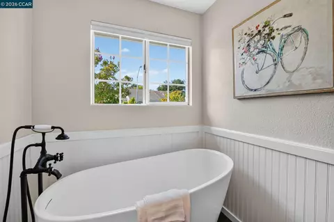 Bath - 1035 Pinehurst Ct, Concord, CA 94521 photo 3 of 6
