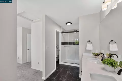 Bath - 1035 Pinehurst Ct, Concord, CA 94521 photo 4 of 6