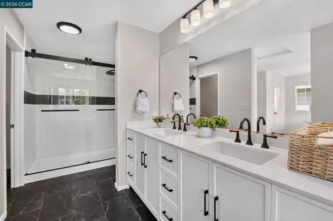 Bath - 1035 Pinehurst Ct, Concord, CA 94521 photo 2 of 6
