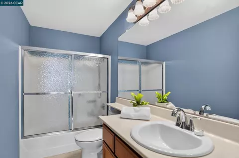 Bath - 1035 Pinehurst Ct, Concord, CA 94521 photo 6 of 6