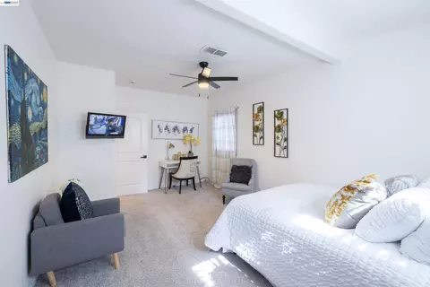Bedroom - 1234 Willow St, Oakland, CA 94607 photo 1 of 5