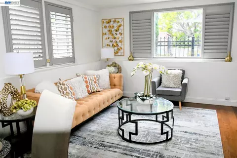 Living - 1234 Willow St, Oakland, CA 94607 photo 1 of 1