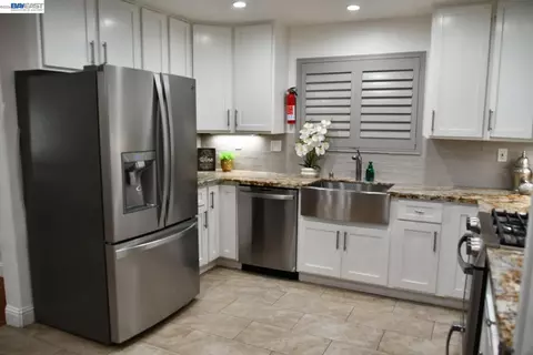 Kitchen - 1234 Willow St, Oakland, CA 94607 photo 1 of 3