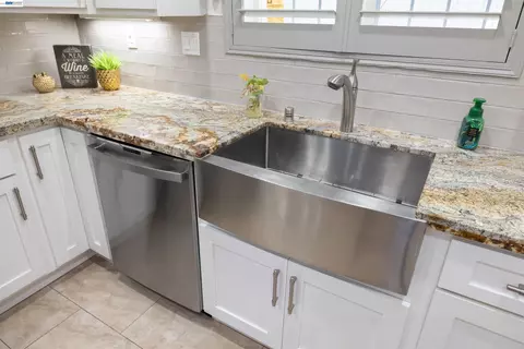 Kitchen - 1234 Willow St, Oakland, CA 94607 photo 3 of 3