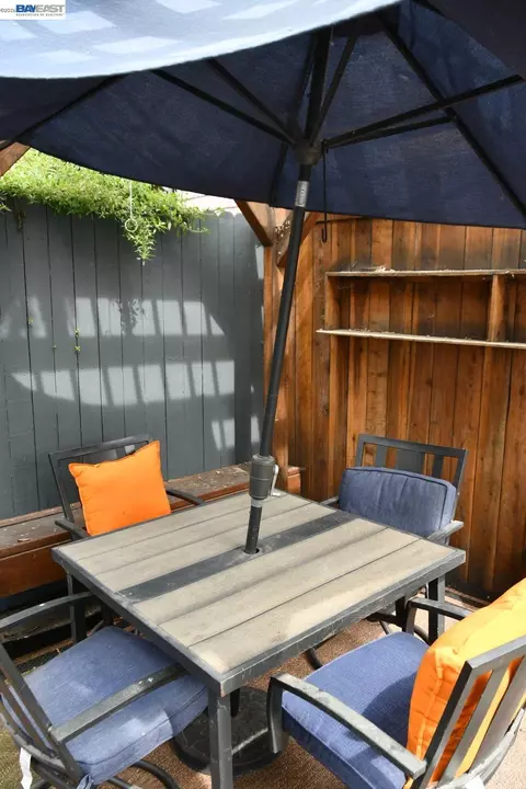 Exterior - 1234 Willow St, Oakland, CA 94607 photo 4 of 5