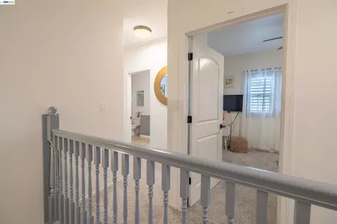 Entry Way - 1234 Willow St, Oakland, CA 94607 photo 3 of 4