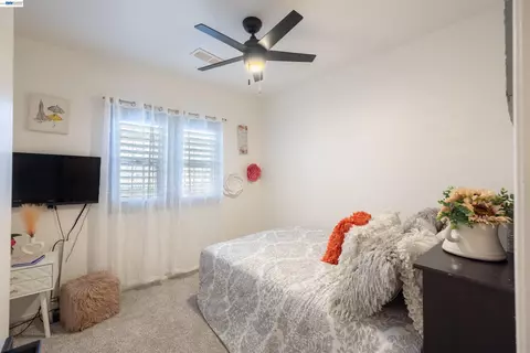 Bedroom - 1234 Willow St, Oakland, CA 94607 photo 4 of 5