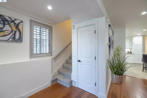 Entry Way - 1234 Willow St, Oakland, CA 94607 photo 1 of 4