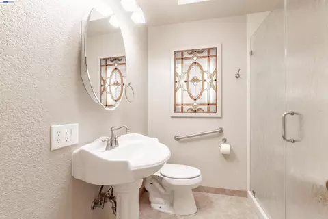 Bath - 14972 Endicott St, San Leandro, CA 94579 photo 1 of 1