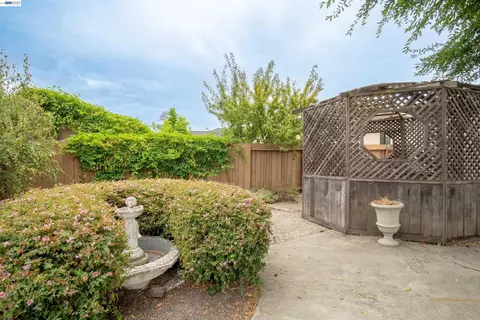 Exterior - 14972 Endicott St, San Leandro, CA 94579 photo 8 of 9