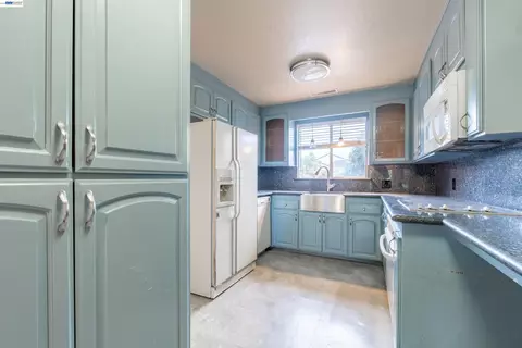 Kitchen - 14972 Endicott St, San Leandro, CA 94579 photo 2 of 2
