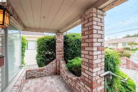 Exterior - 14972 Endicott St, San Leandro, CA 94579 photo 2 of 9