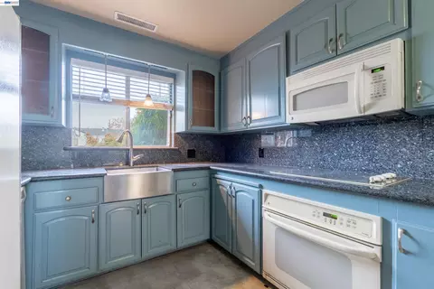 Kitchen - 14972 Endicott St, San Leandro, CA 94579 photo 1 of 2