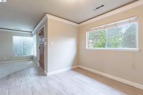 Living - 14972 Endicott St, San Leandro, CA 94579 photo 3 of 5