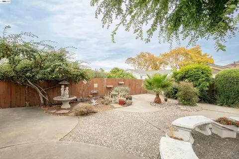 Exterior - 14972 Endicott St, San Leandro, CA 94579 photo 5 of 9