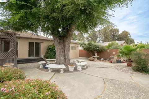 Exterior - 14972 Endicott St, San Leandro, CA 94579 photo 7 of 9