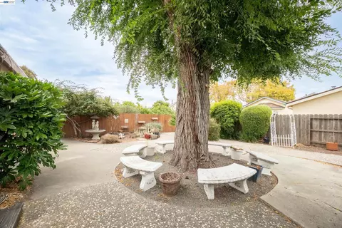 Exterior - 14972 Endicott St, San Leandro, CA 94579 photo 6 of 9